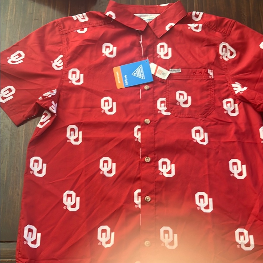 Columbia size small NWT men's OU shirt
University of Oklahoma - boomer sooner
